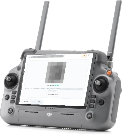 Radiocommande DJI RC Plus affichant l'écran de partage du flux : QR code et lien
